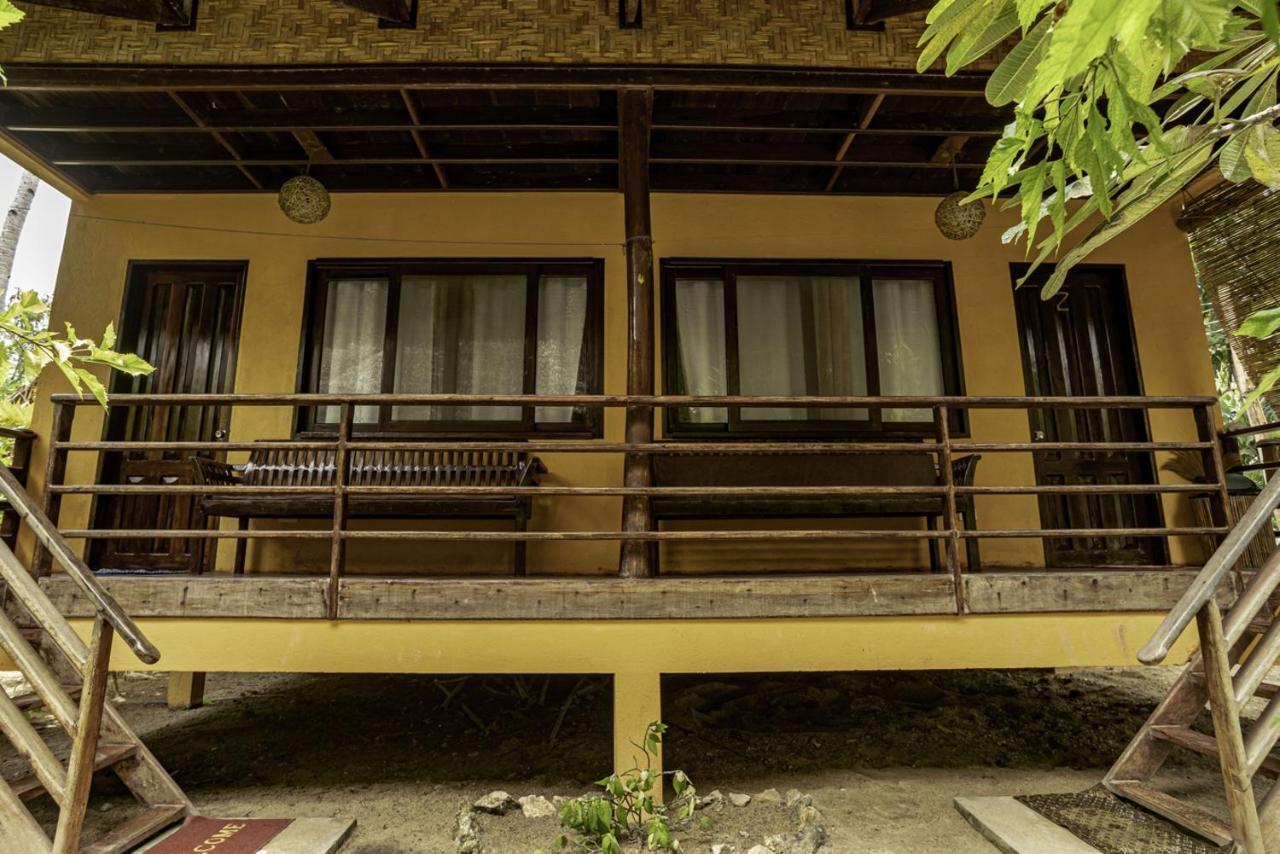 Villa Solaria General Luna  Luaran gambar